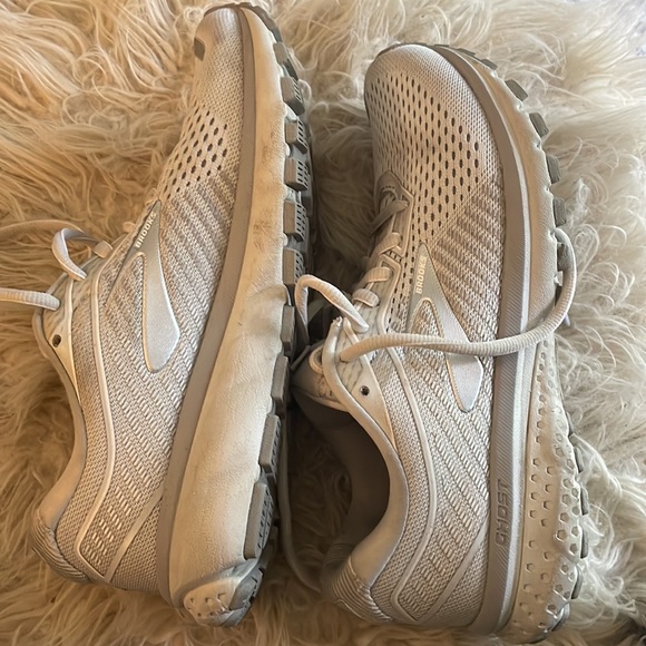 Brooks light gray Ghost 12 women’s running shoes - Picture 8 of 12